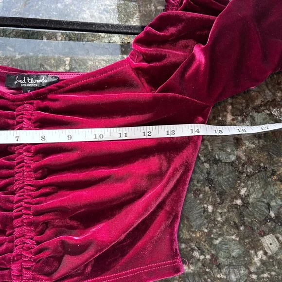 Mixed Threads Velvet Ruched Puffed Sleeve Cropped Top. Goth. Dark romantic. EUC - Picture 9 of 11